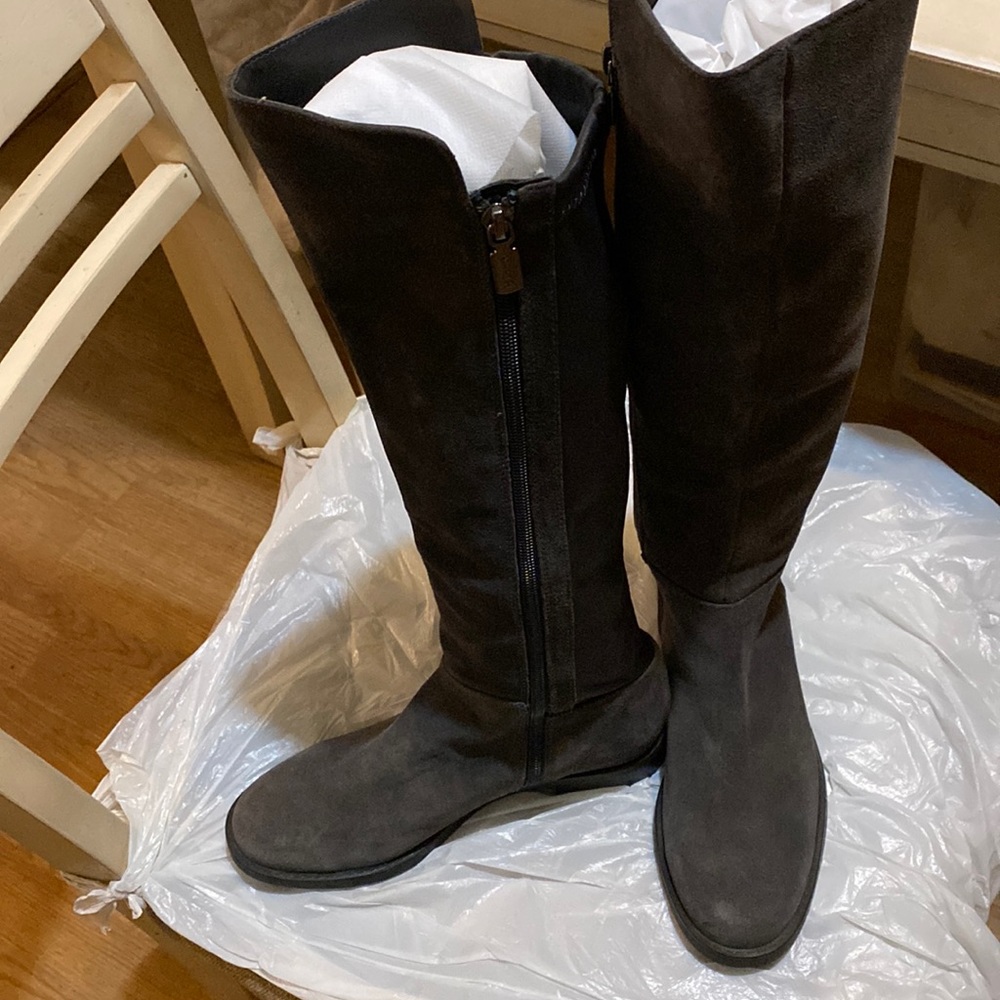 Nice charcoal gray boots for casual or everyday wear